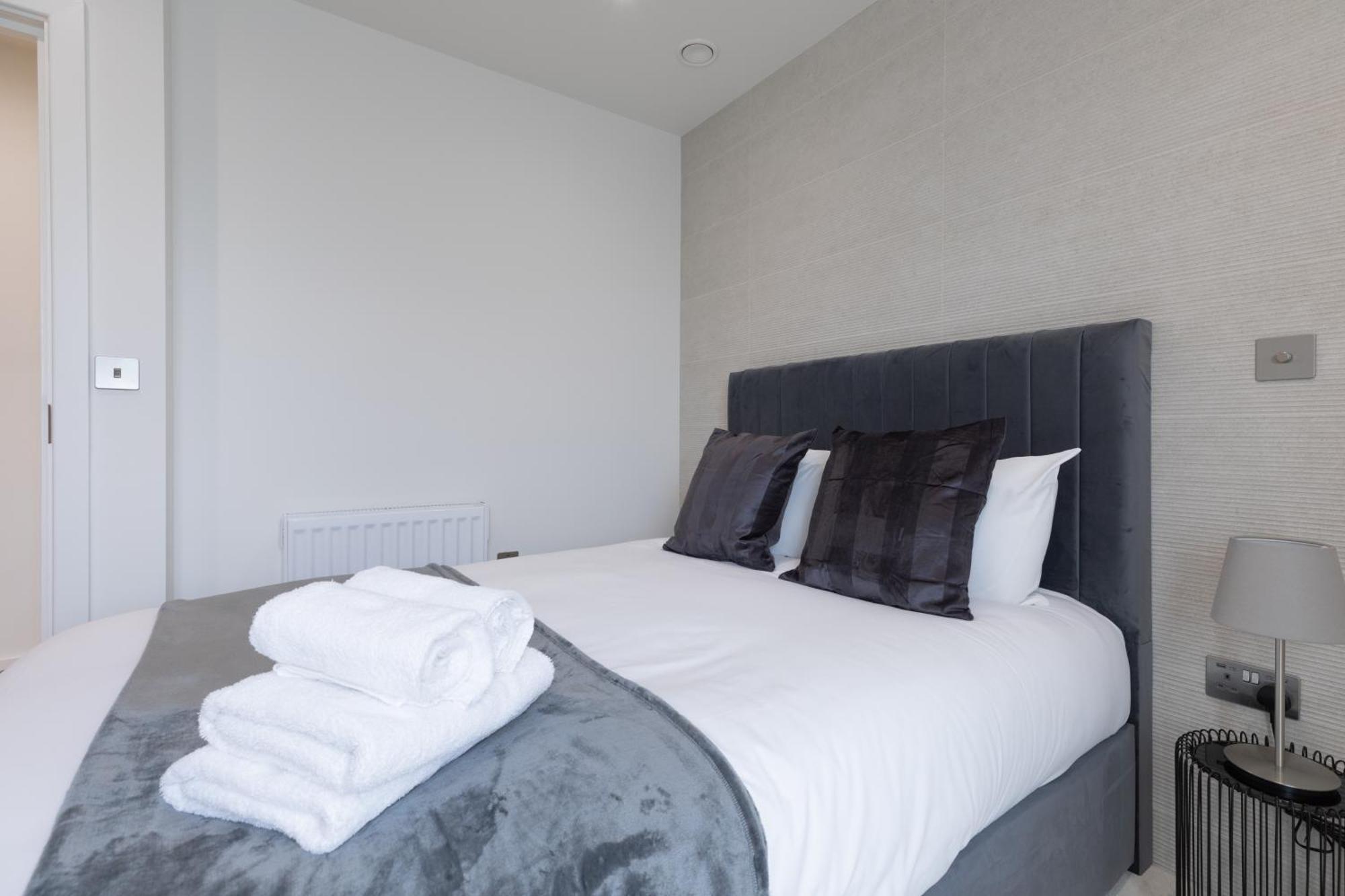 Stratford Westfield Premium 1br *